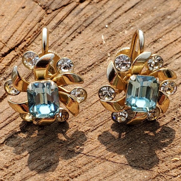 VINTAGE Faux Blue Topaz and Clear Rhinestone Screw Back Earrings by Coro - Picture 5 of 7